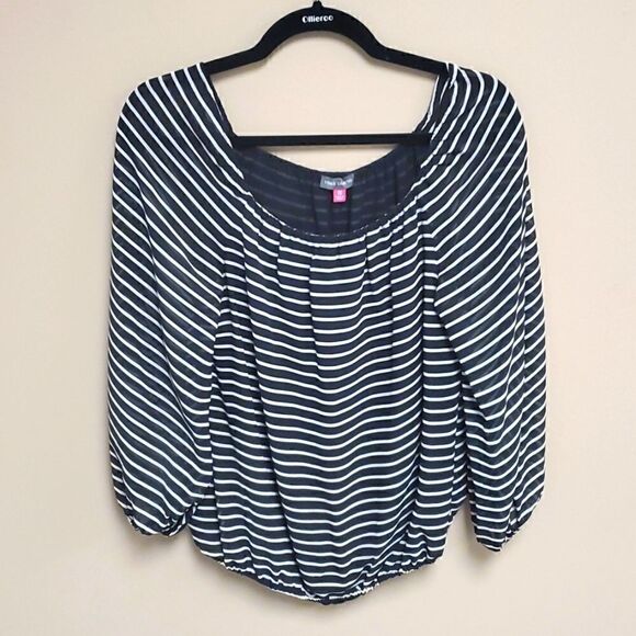 VINCE CAMUTO Peasant Top - Size X-Small - Picture 1 of 5